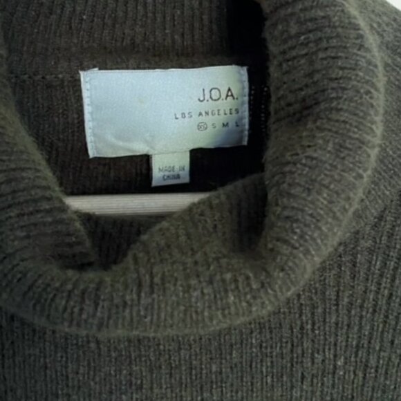 J.O.A. Dark Olive Split Front Cropped Turtleneck Sweater XSmall - Picture 2 of 4